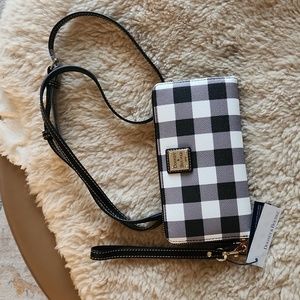 NWT Dooney & Bourke Tucker Checkerboard Large Zip Around Crossbody/Wristlet 🏁🖤